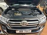 A picture of TOYOTA LANDCRUISER V8 DIESEL ENGINE