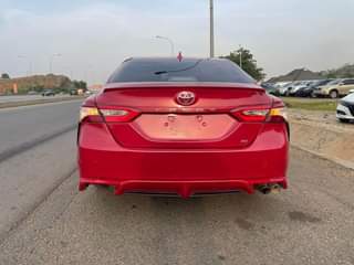 A picture of Toyota Camry SE 2018 model Direct Belgium Keyless thumb start