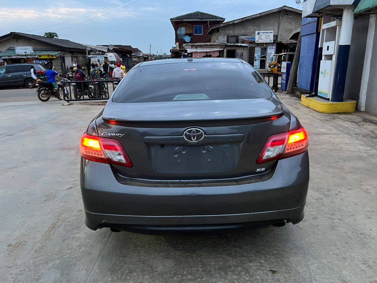 A picture of Toyota Camry 2011 SE