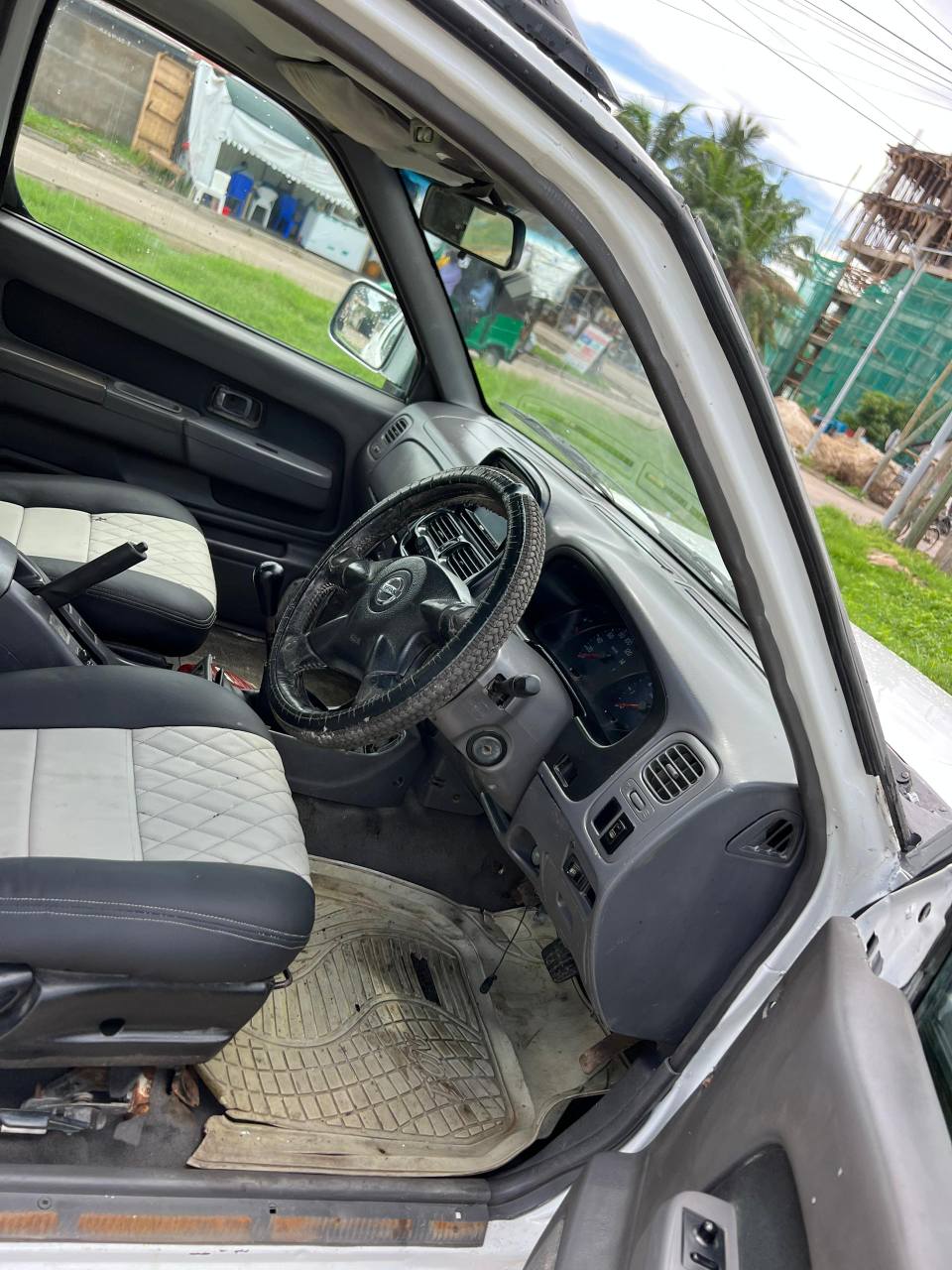 A picture of Nissan hardbody