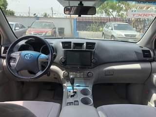 A picture of Toyota Highlander 2008 Model