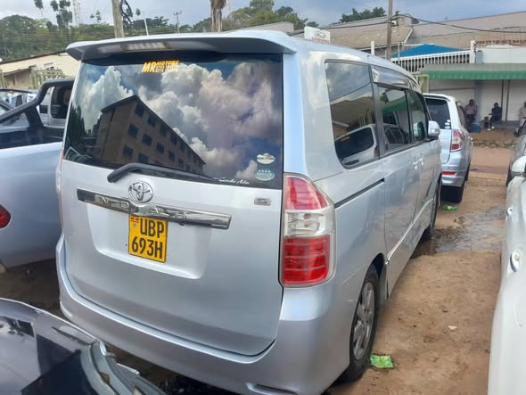 A picture of Toyota Noah