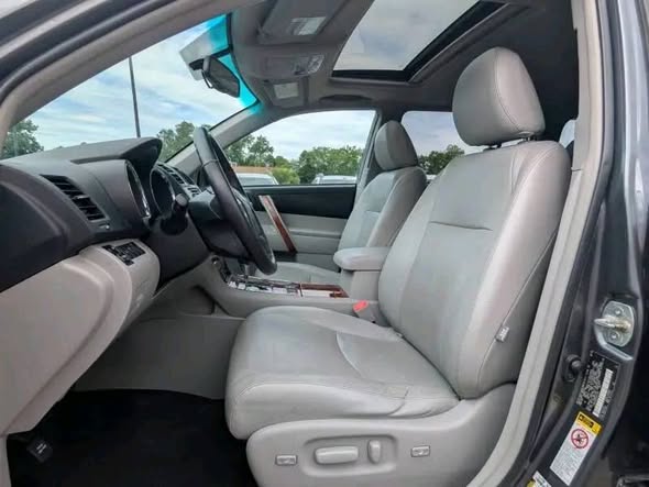 A picture of Toyota Highlander 2013