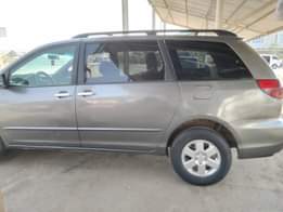 A picture of Toyota Sienna 2004 model 4 sale clean body and clean