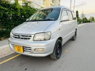 A picture of TOYOTA NOAH