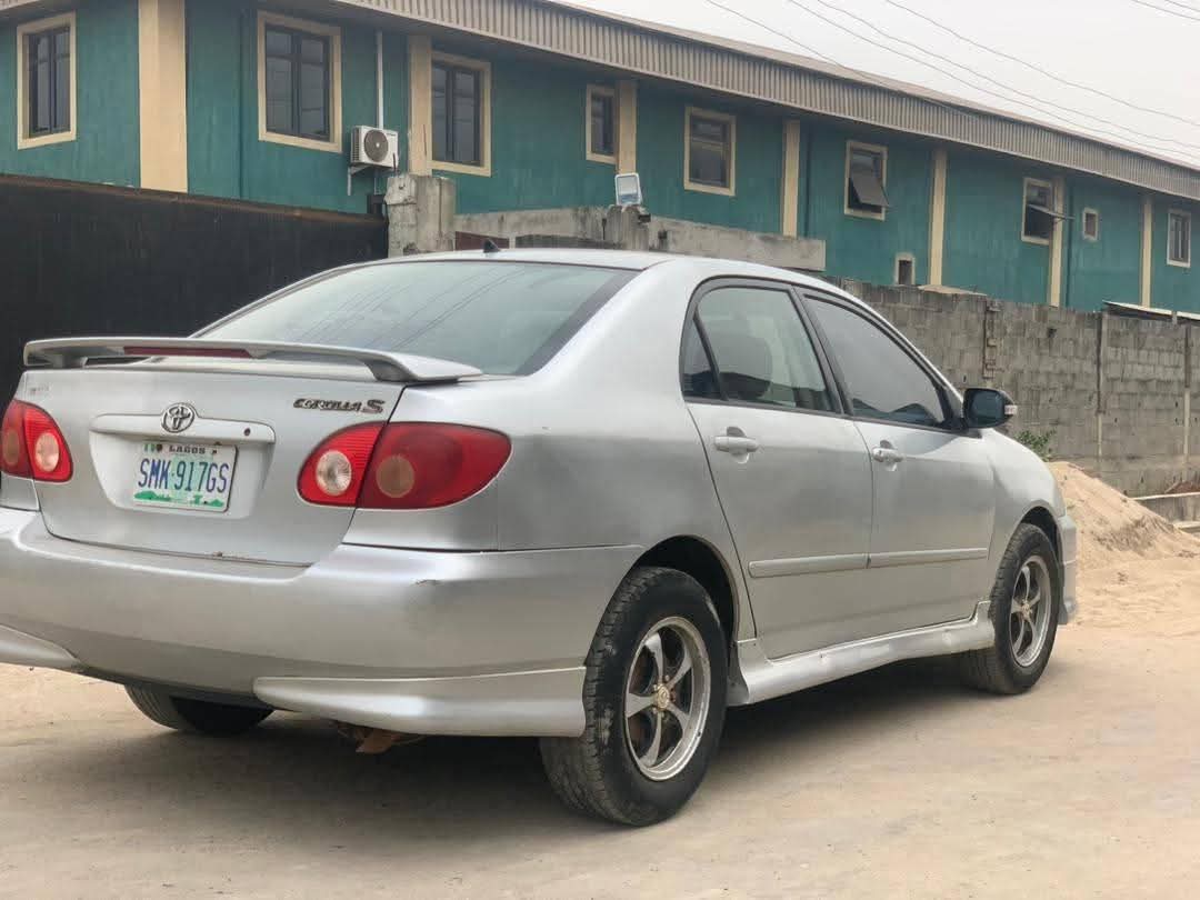 A picture of 2005 Toyota corolla