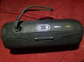 A picture of JBL Flip6 Bluetooth speaker