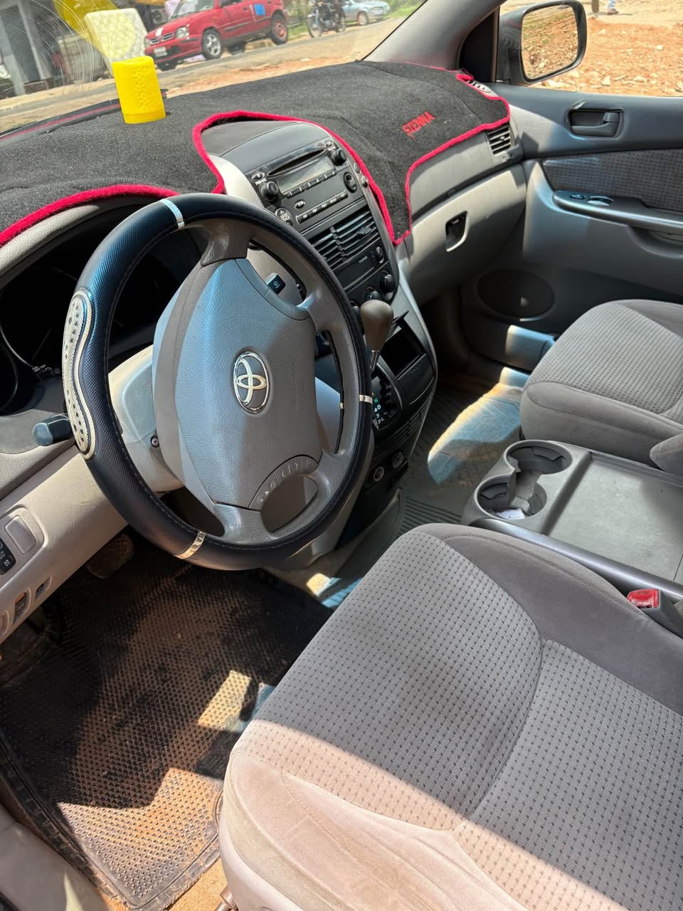 A picture of Toyota Siena