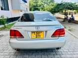 A picture of TOYOTA CROWN