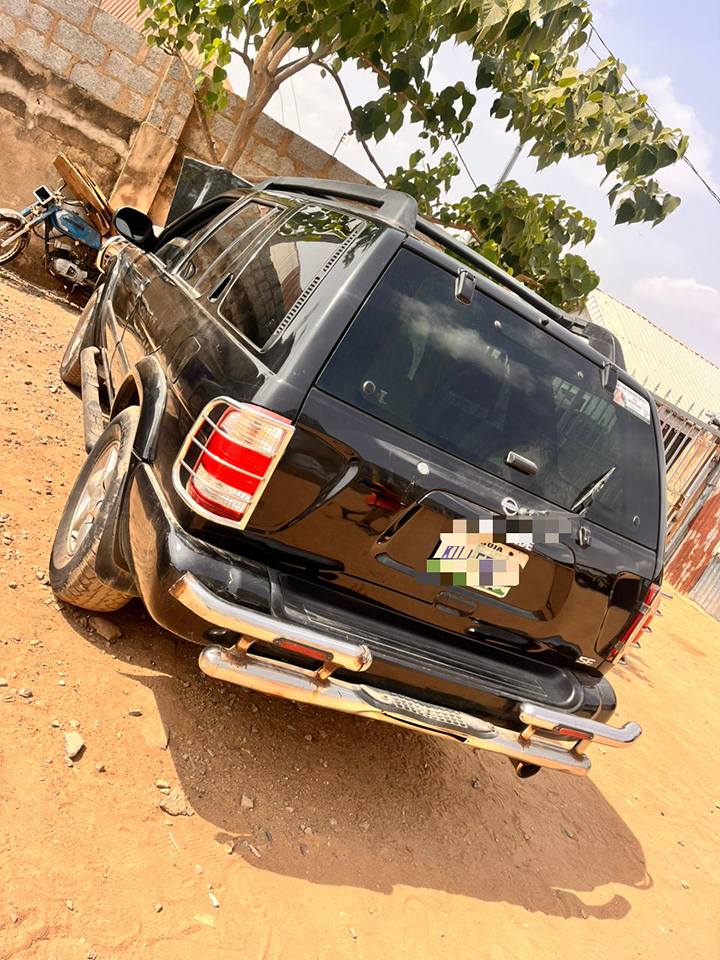 A picture of good deal 2004 model Nissan Pathfinder with direct Belgium engine