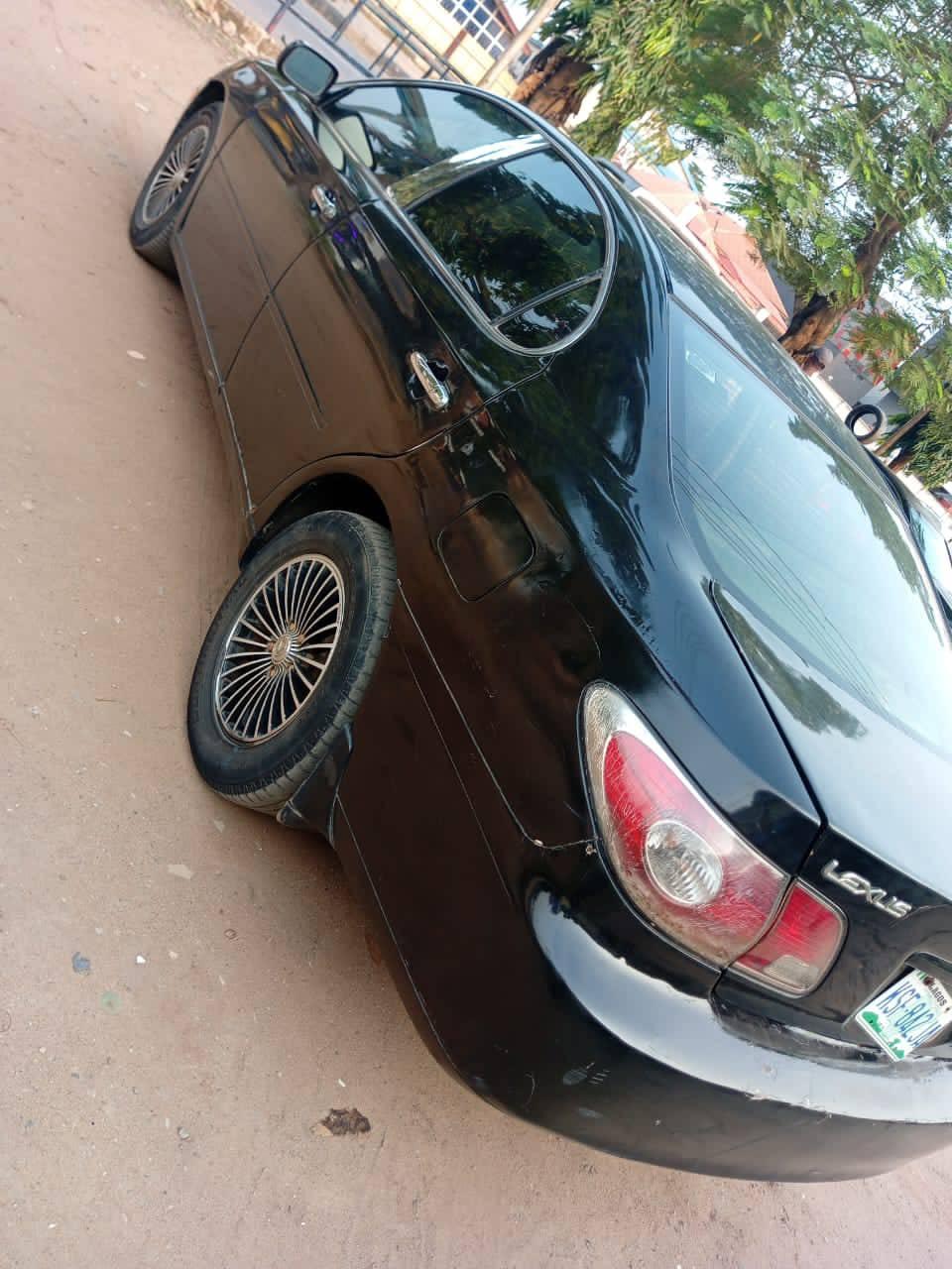 A picture of LEXUS ES300 2004