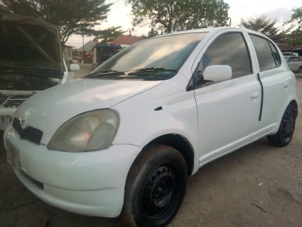 A picture of Toyota vitz 0787313058