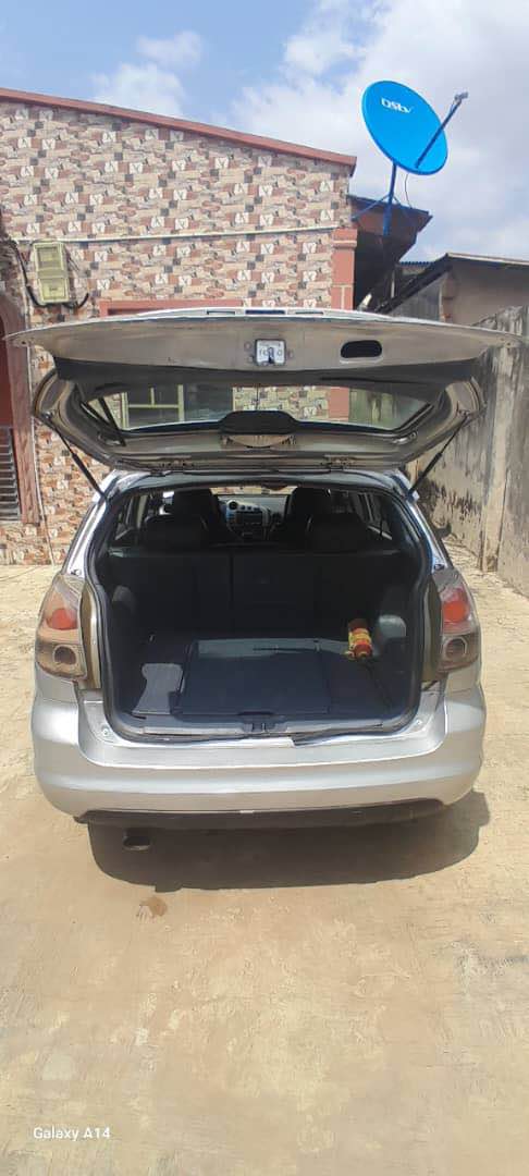 A picture of GOOD DEAL ALERT TOYOTA MATRIX REGISTERED Compact reliable and ready