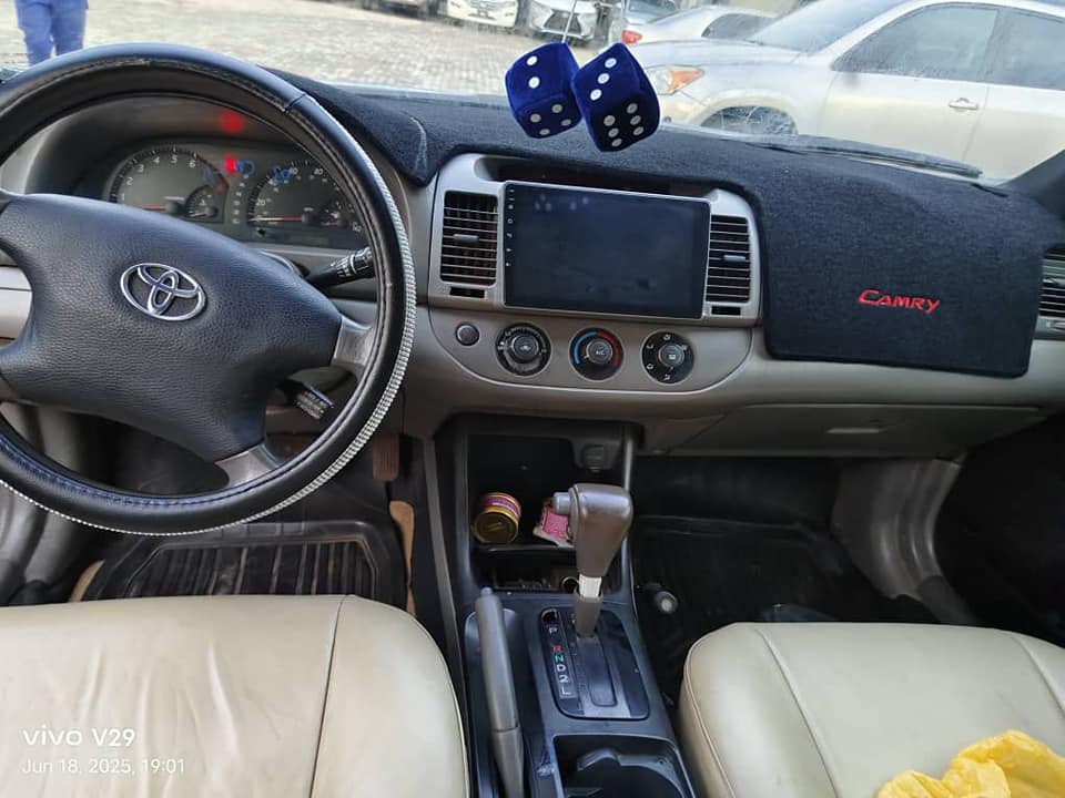 A picture of awoof Toyota Camry 2004 model engine gear ac android screen