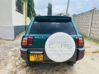 A picture of 2003 TOYOTA RAV 4 OLD