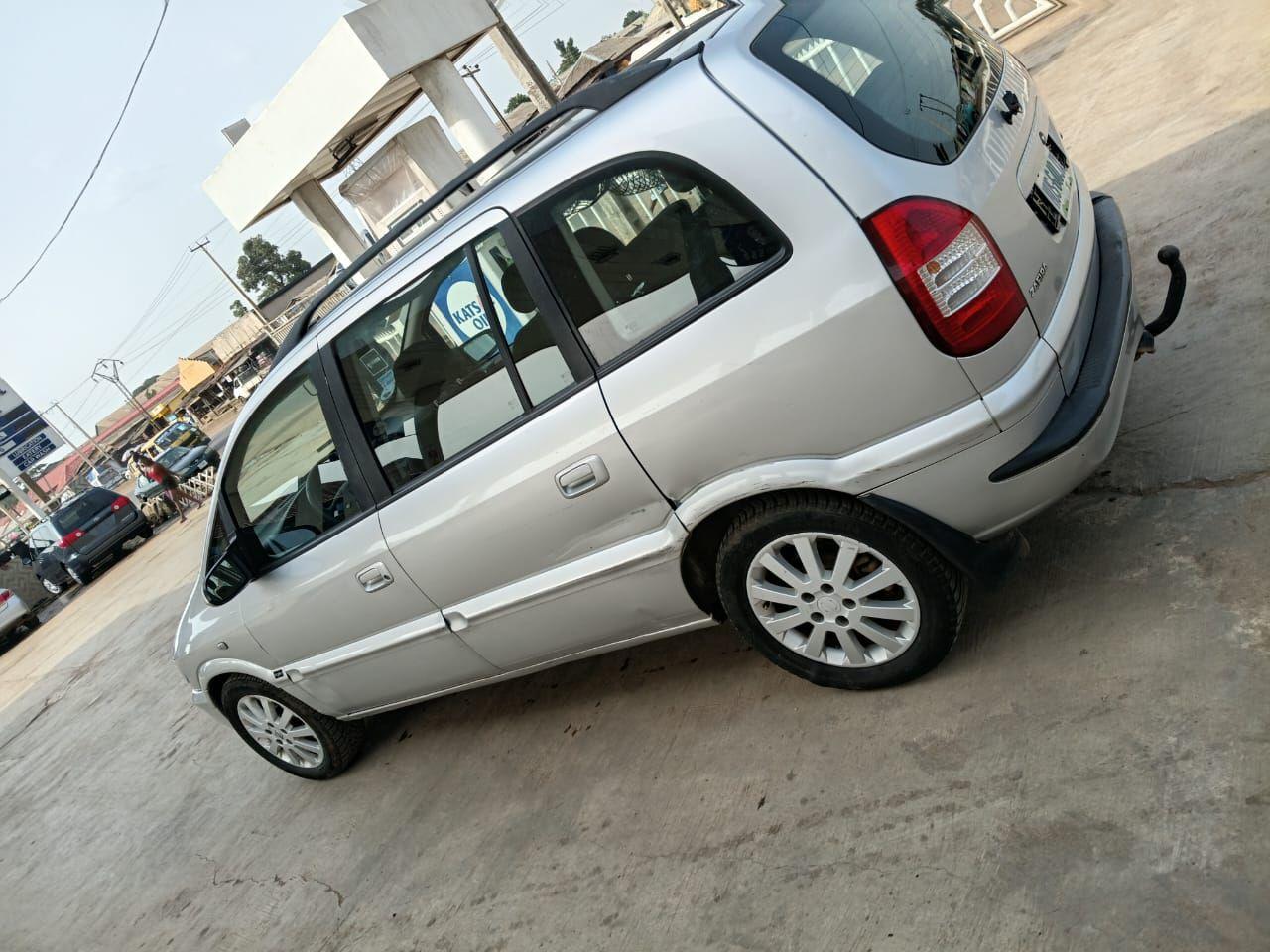A picture of 2008 Opel zafira