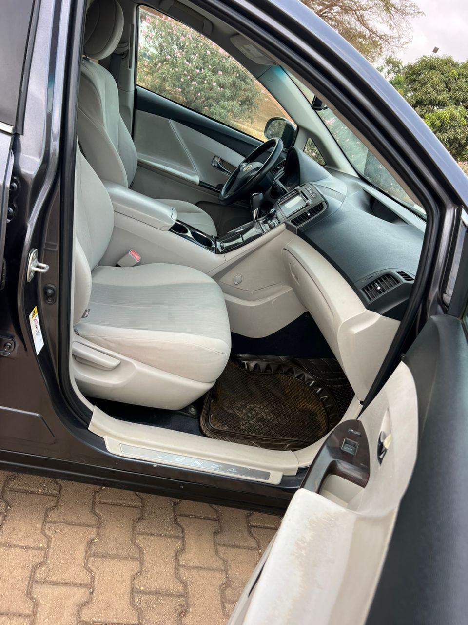 A picture of NGN10 700 000 TOYOTA VENZA 2010 MODEL