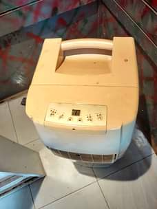 A picture of Ac ipo kwenye good condition inapiga kazi nzur Kwa ofisini
