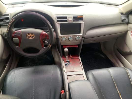 A picture of Toyota Camry 09