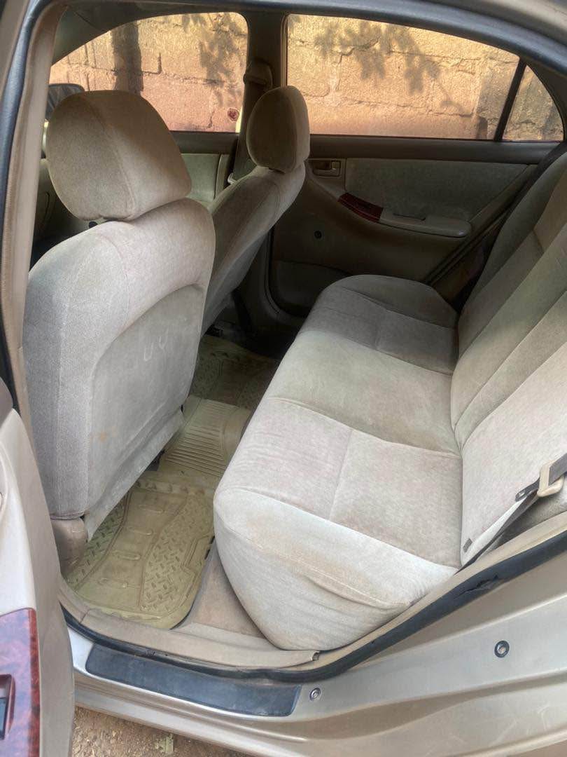 A picture of Toyota Corolla 04