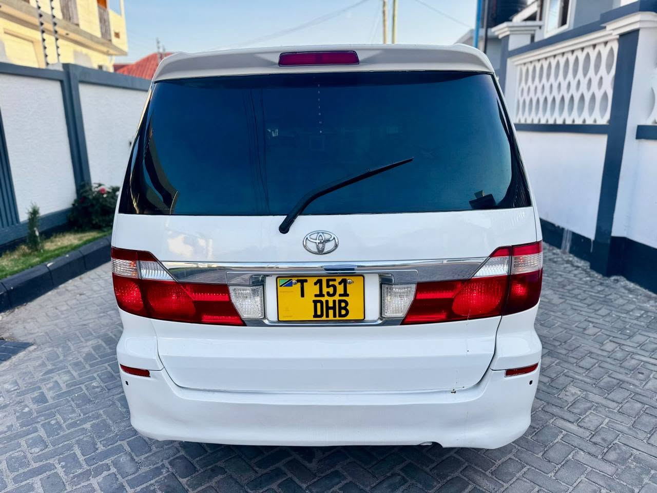 A picture of Toyota Alphard