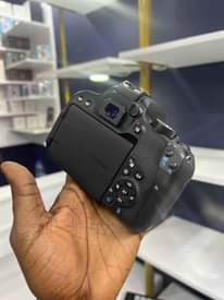 A picture of Canon EOS 800D