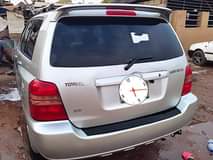 A picture of 2005 highlander with notyn to fix 08167484423