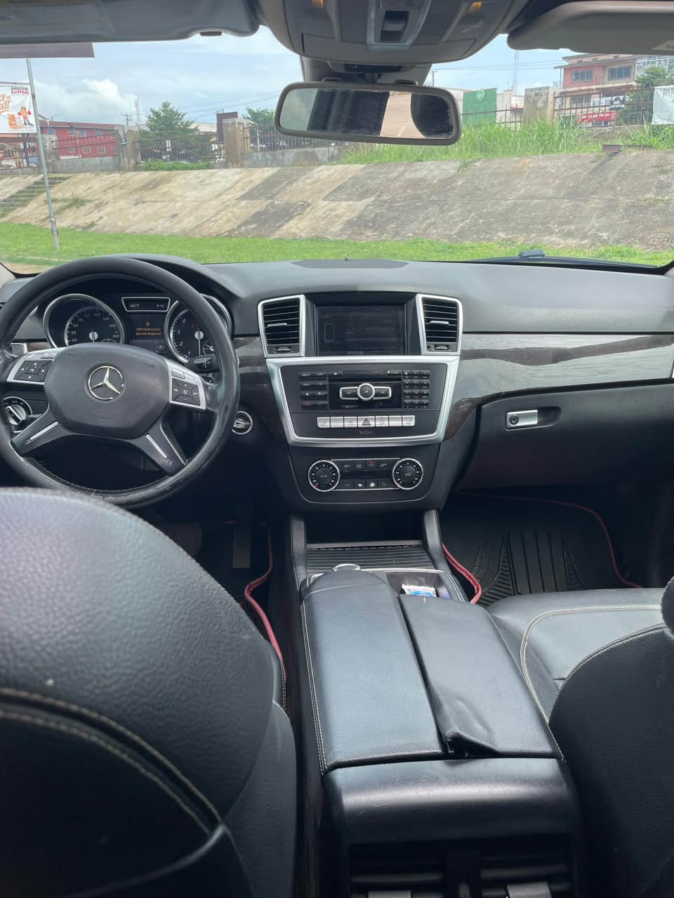 A picture of Mercedes Benz Ml 350 2014