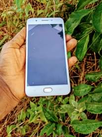 A picture of Oppo f1s mpyaaa saan gb64 ram4 net4g 0686820249