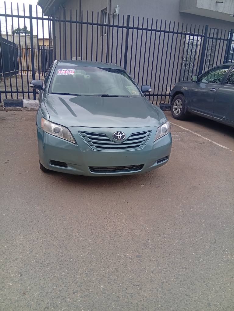 A picture of Toyota Camry 09