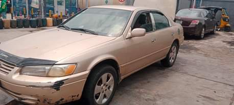 A picture of Toyota Camry 2000