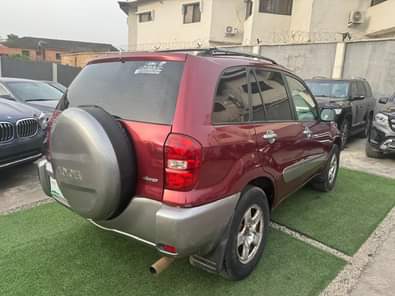 A picture of Toyota RAV4 2005 model Engine Gear and AC perfect 3