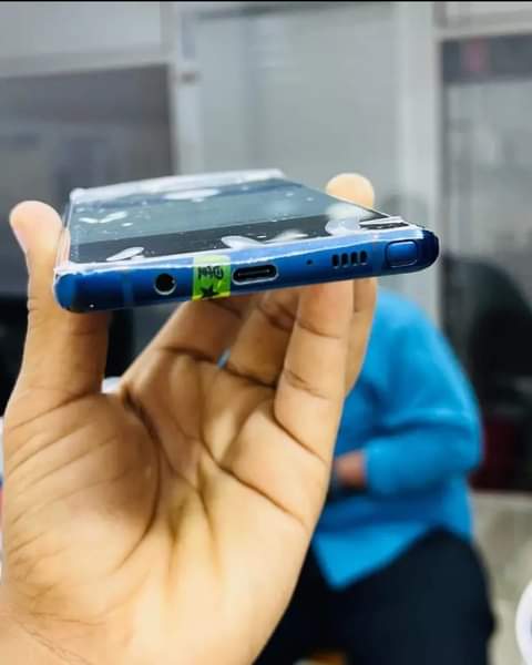 A picture of BRAND NEW NOTE 9 256GB STORAGE 6GB RAM 0753858471 CALL