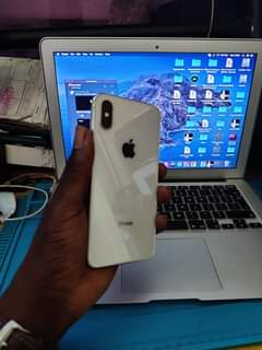 A picture of iPhone X 256gb