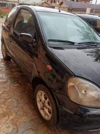 A picture of 2004 Toyota yaris 2004