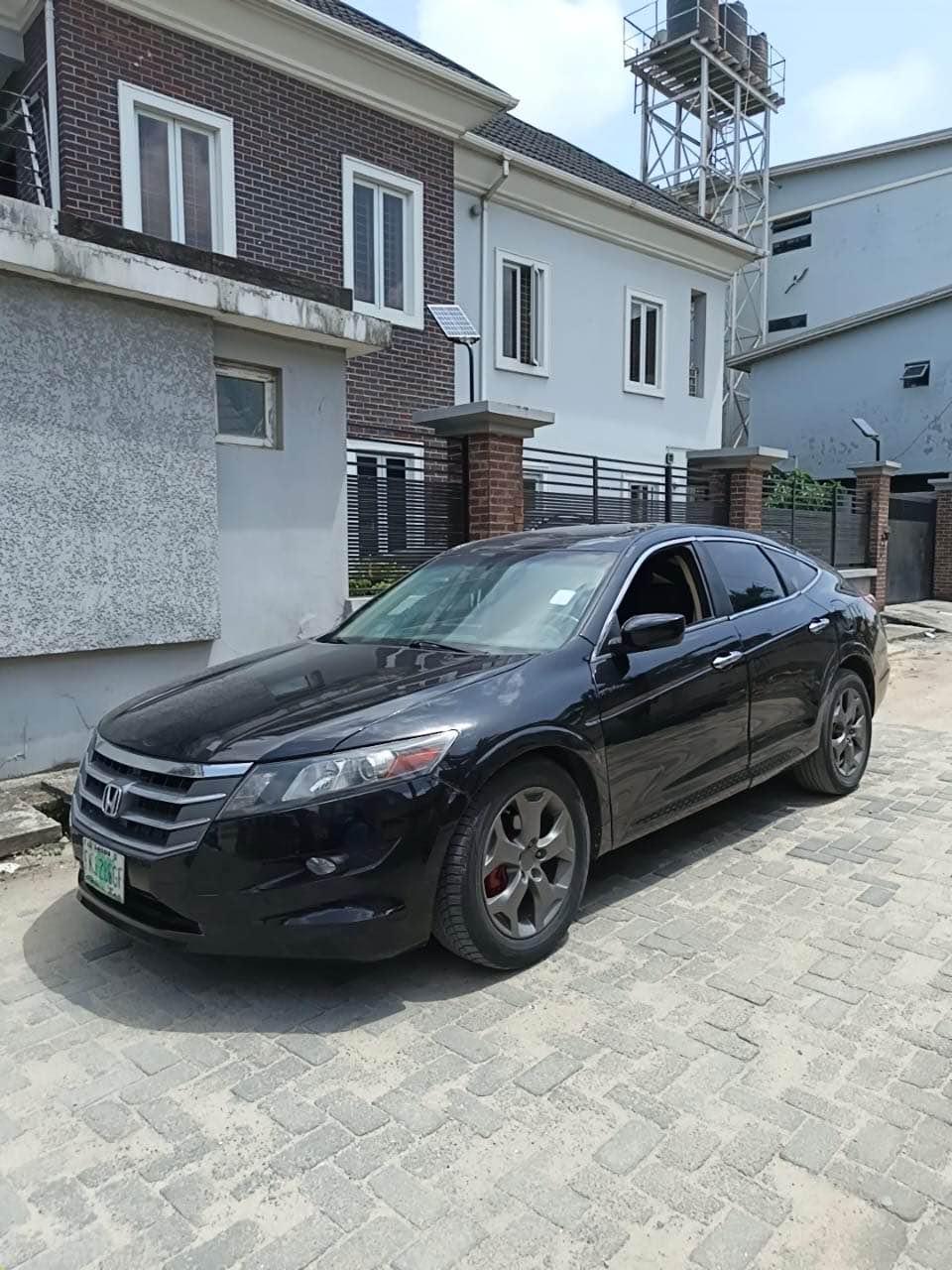 A picture of Quick sales Honda cross tour 2010 model going for cheap