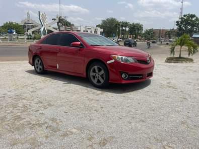 A picture of FOREIGN USED TOYOTA CAMRY SE 2012 MODEL WITH ORIGINAL CUSTOM