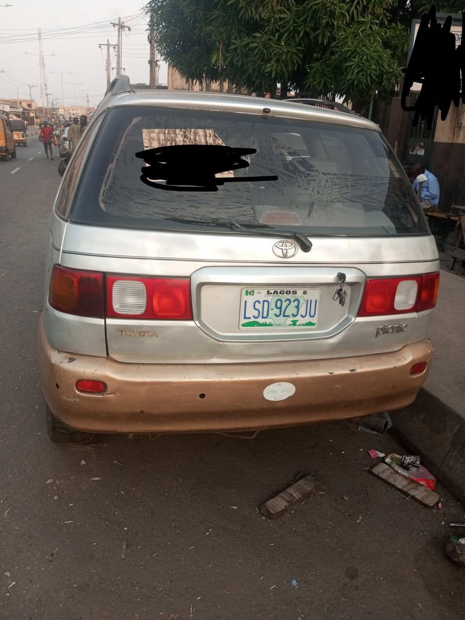 A picture of Used Toyota picnic with manual gear