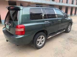 A picture of 2004 Toyota Hilander 6