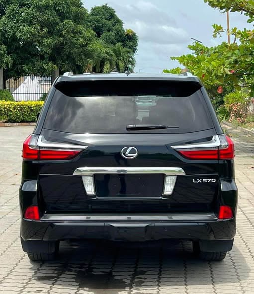 A picture of Lx570