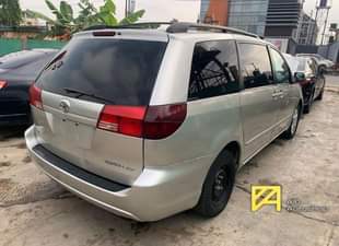 A picture of 2005 Toyota Sienna XLE