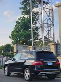 A picture of CLEAN TITLE MB ML350 2011 12 model Everywhere good First