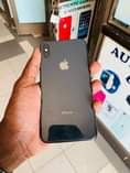 A picture of Iphone Xs Max 64gb