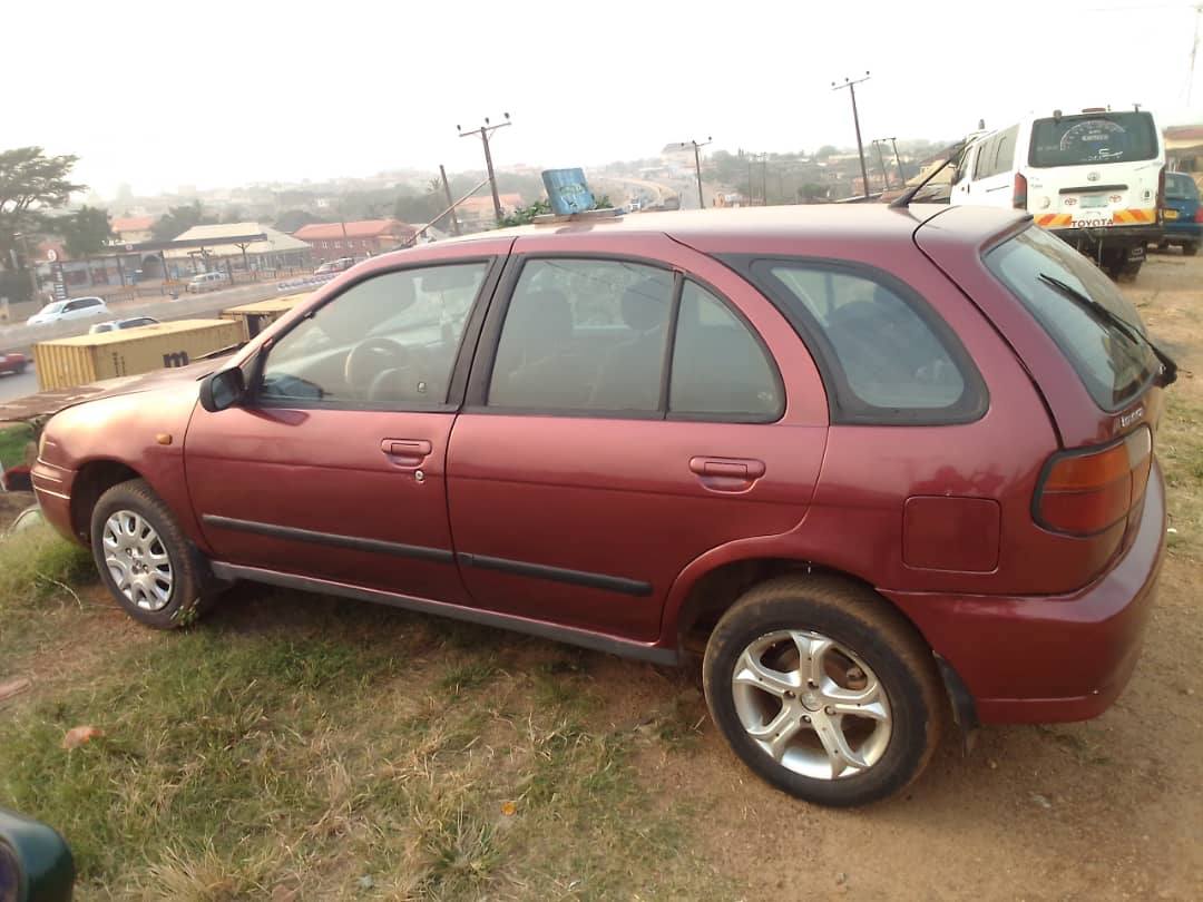 A picture of Nissan amira automatic gear painted good engine and gear buy