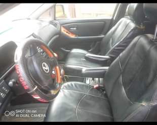 A picture of LExus Rx 300 02model First body Bonet need paint Ac