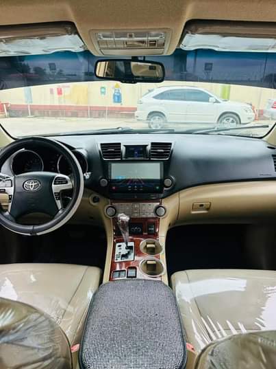 A picture of Toyota Highlander Limited 2012 Few months used