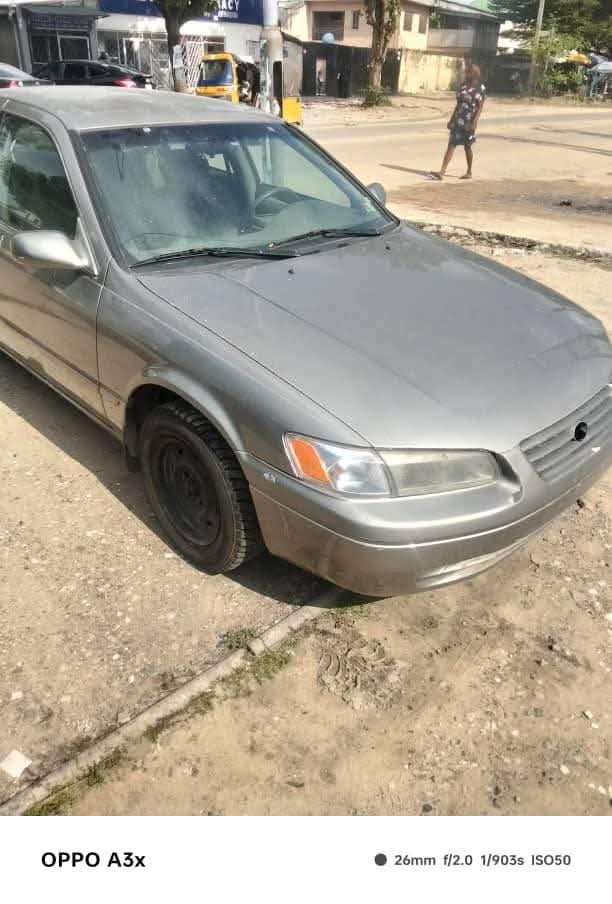 A picture of Awoof Foreign Used Toyota Camry Tiny Light