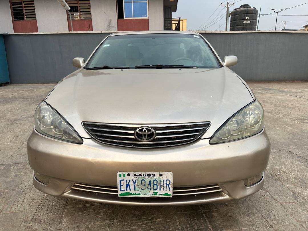 A picture of Toyota Camry XLE 2006 V4