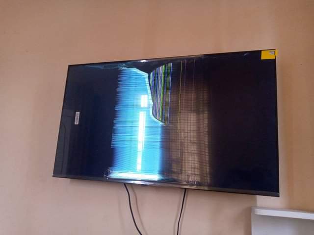A picture of Hisense 43 flameless