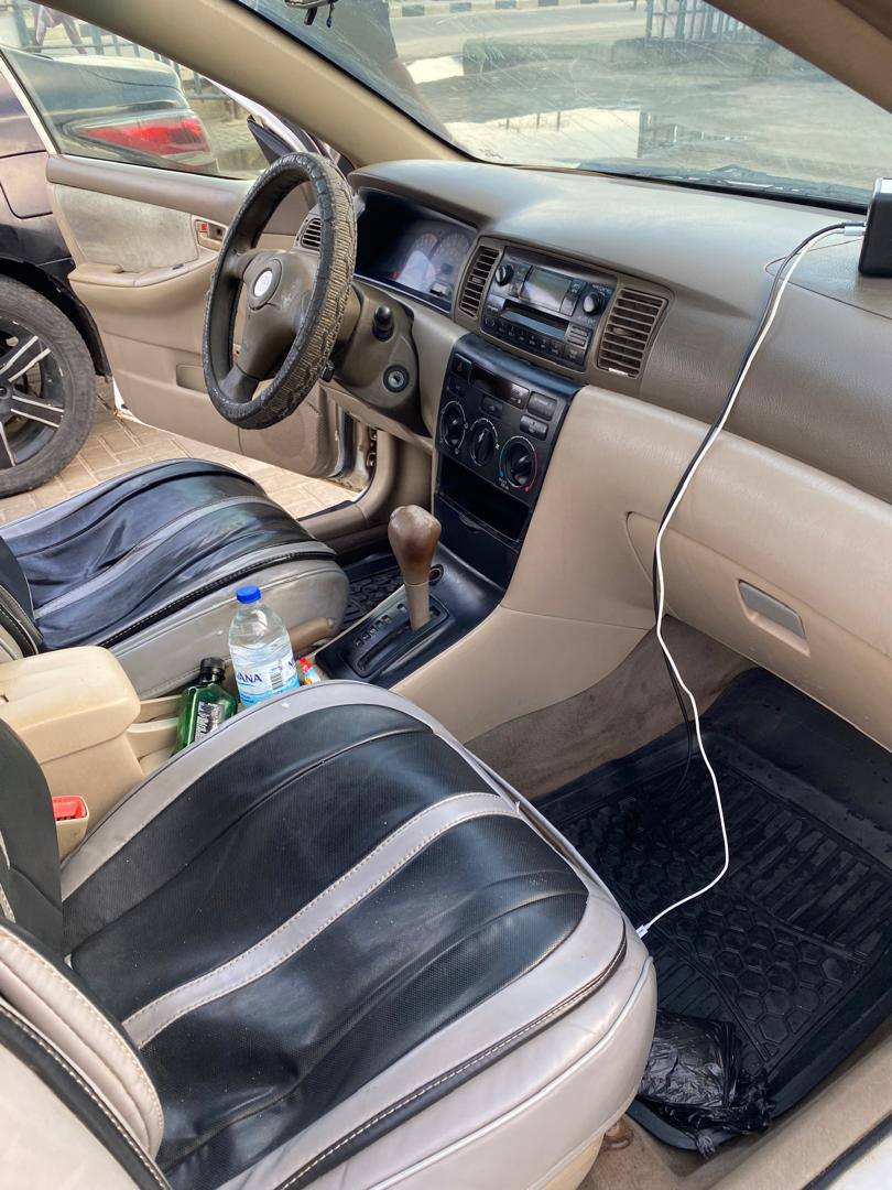 A picture of Toyota corolla 2005 engine is bad but every other things